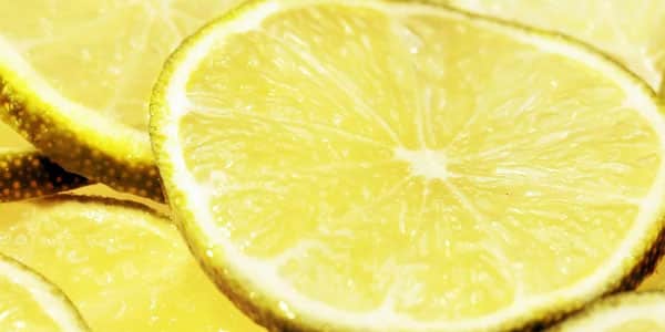 خلطة الليمون والسكر الأبيض لتوريد الشفايف