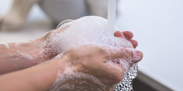طريقة استخدام صابونة الجلوتاثيون على البشرة