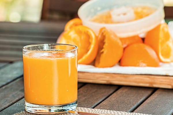 عصير البرتقال لتوحيد لون البشرة