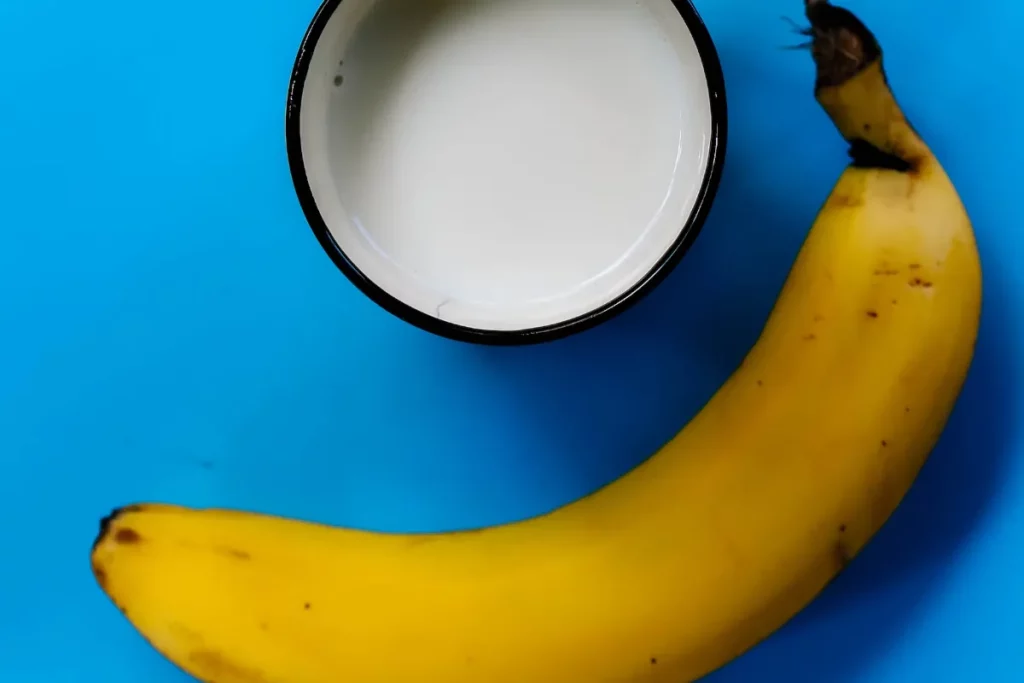 ماسك الموز والحليب للبشرة الجافة