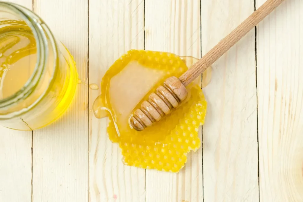 ماسك العسل الأساسي لحب الشباب